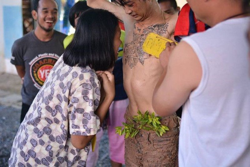 Màn chào đón tân sinh viên gây bất bình tại Thái Lan - ảnh 10