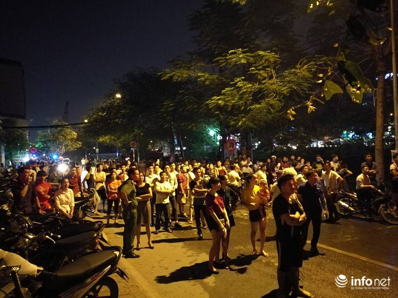 Cháy quán karaoke, nhiều người bỏ chạy thoát thân - ảnh 8