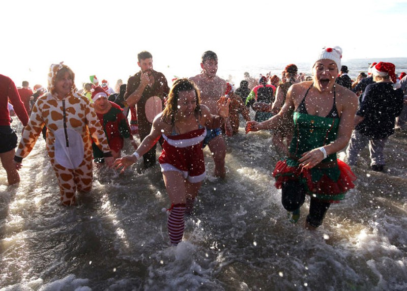 Độc đáo cuộc thi bơi trong nước lạnh 3oC ở London - ảnh 9