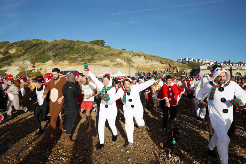 Độc đáo cuộc thi bơi trong nước lạnh 3oC ở London - ảnh 13