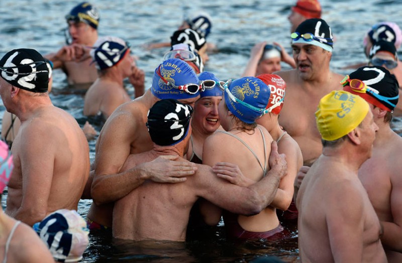 Độc đáo cuộc thi bơi trong nước lạnh 3oC ở London - ảnh 2