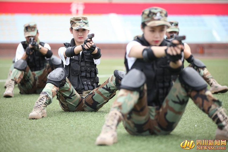 Đột nhập lớp học kung fu của các nữ tiếp viên hàng không