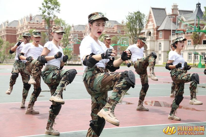 Đột nhập lớp học kung fu của các nữ tiếp viên hàng không