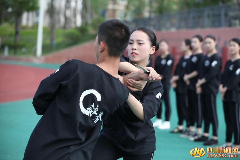 Đột nhập lớp học kung fu của các nữ tiếp viên hàng không
