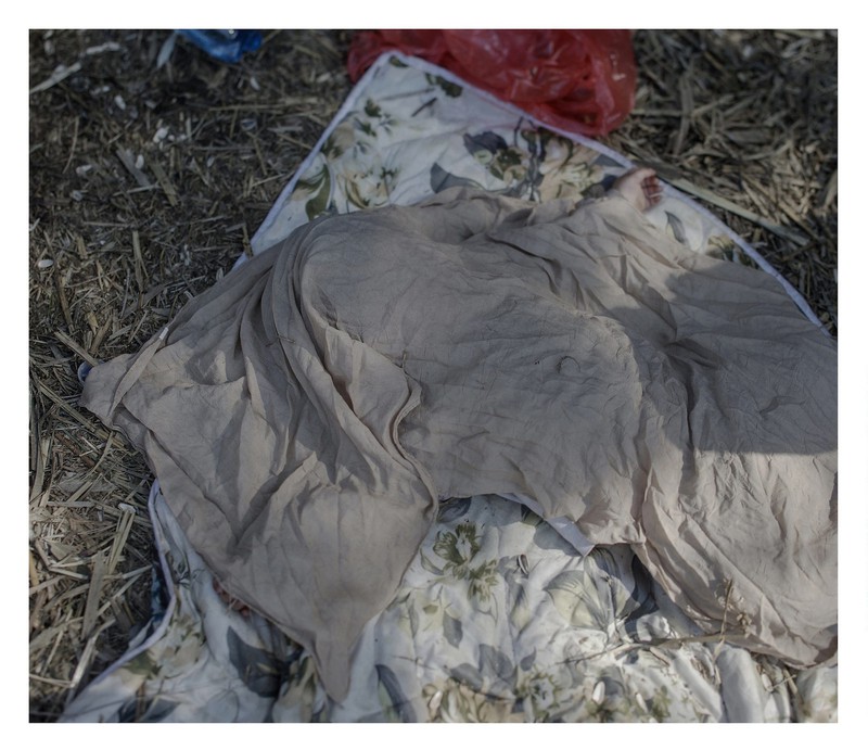 Giấc ngủ nhọc nhằn của những em bé tị nạn Syria - ảnh 16