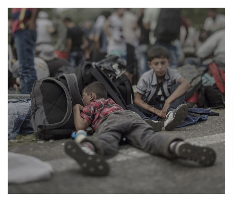 Giấc ngủ nhọc nhằn của những em bé tị nạn Syria - ảnh 8