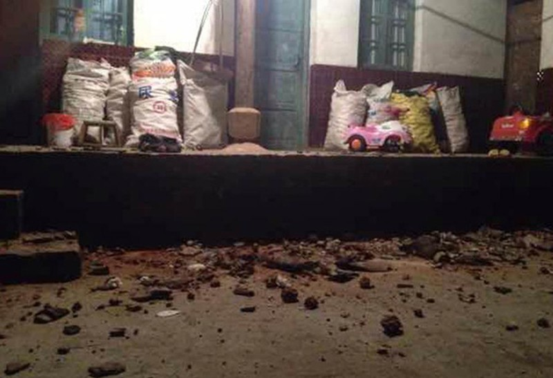 Động đất Trung Quốc: 1 người chết, 324 người bị thương - ảnh 3