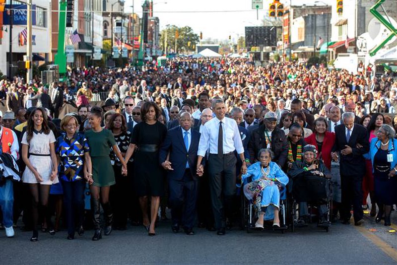 Những bức ảnh ấn tượng nhất của Tổng thống Obama năm 2015 - ảnh 1