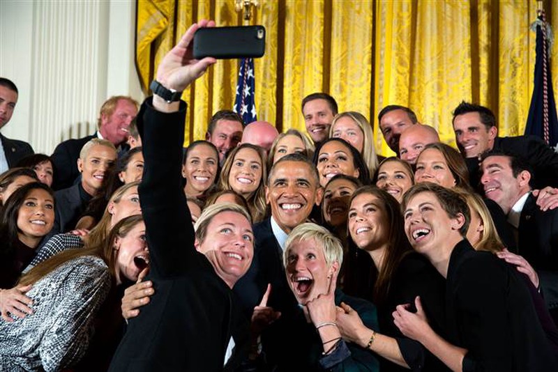 Những bức ảnh ấn tượng nhất của Tổng thống Obama năm 2015 - ảnh 7