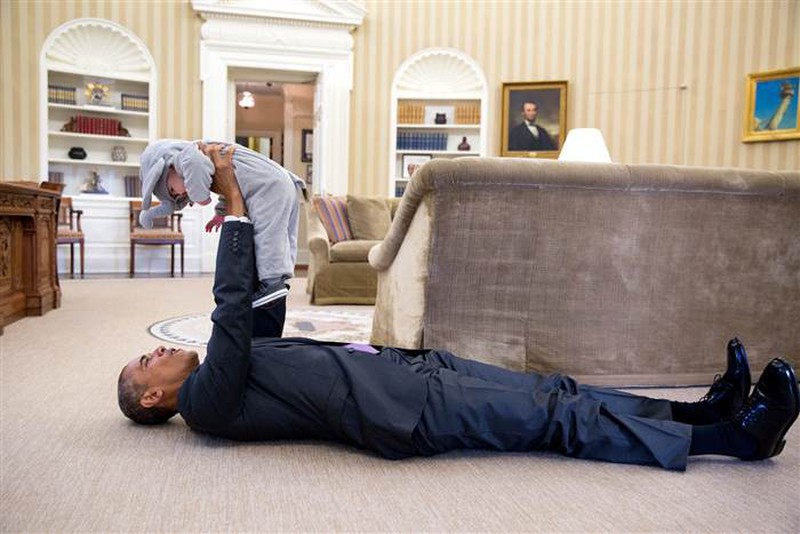 Những bức ảnh ấn tượng nhất của Tổng thống Obama năm 2015 - ảnh 8