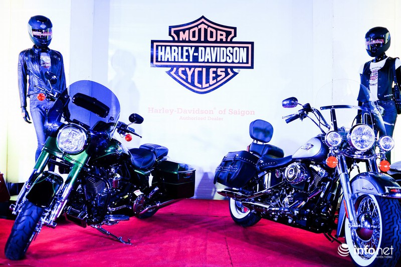 Hàng chục siêu mô-tô Harley Davidson rầm rập