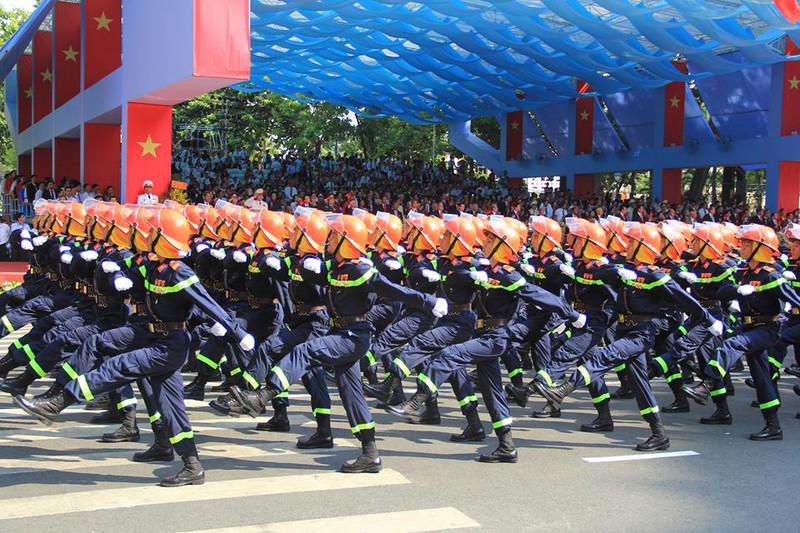 Toàn cảnh lễ Diễu binh chào mừng 40 năm Thống nhất đất nước (30/4/2015) - ảnh 15