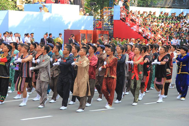 Toàn cảnh lễ Diễu binh chào mừng 40 năm Thống nhất đất nước (30/4/2015) - ảnh 29
