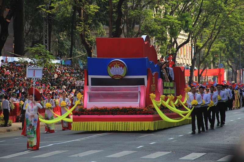 Toàn cảnh lễ Diễu binh chào mừng 40 năm Thống nhất đất nước (30/4/2015) - ảnh 24