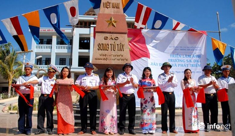 Bộ TT&TT đưa Triển lãm chủ quyền Hoàng Sa, Trường Sa ra Song Tử Tây - ảnh 1