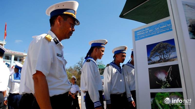 Bộ TT&TT đưa Triển lãm chủ quyền Hoàng Sa, Trường Sa ra Song Tử Tây - ảnh 7