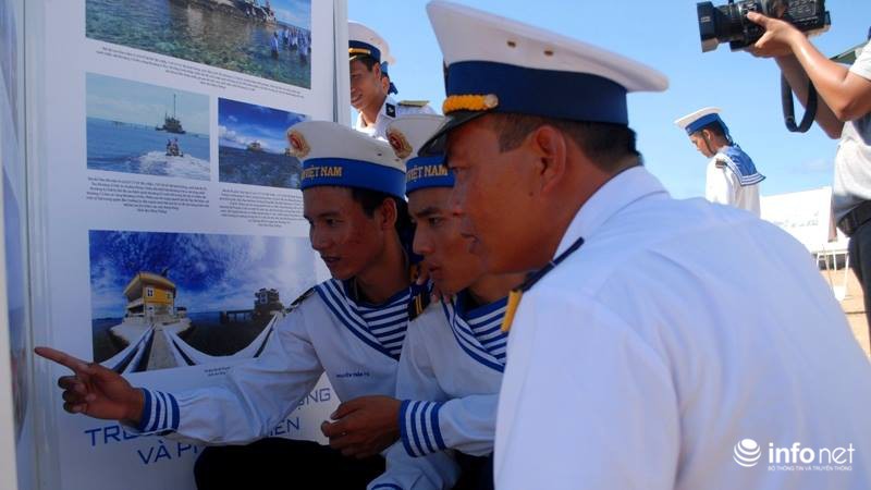 Bộ TT&TT đưa Triển lãm chủ quyền Hoàng Sa, Trường Sa ra Song Tử Tây - ảnh 9