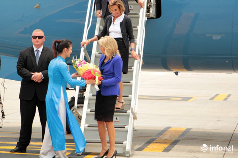 Đệ nhị phu nhân Mỹ đã đến Nội Bài, thăm Việt Nam - ảnh 2