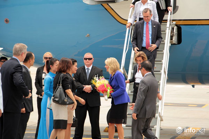 Đệ nhị phu nhân Mỹ đã đến Nội Bài, thăm Việt Nam - ảnh 3