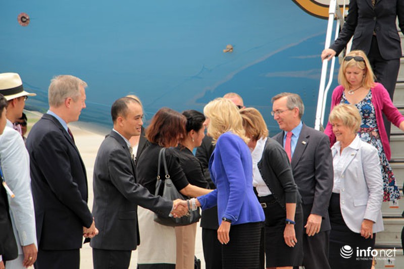 Đệ nhị phu nhân Mỹ đã đến Nội Bài, thăm Việt Nam - ảnh 4