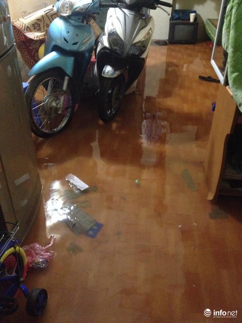 Mưa lớn khủng khiếp, Hà Nội nhiều nơi... thành