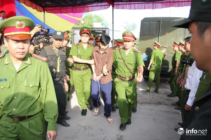 Vụ thảm án Bình Phước: Bị cáo Nguyễn Hải Dương lo sợ bước khỏi xe tù - ảnh 7
