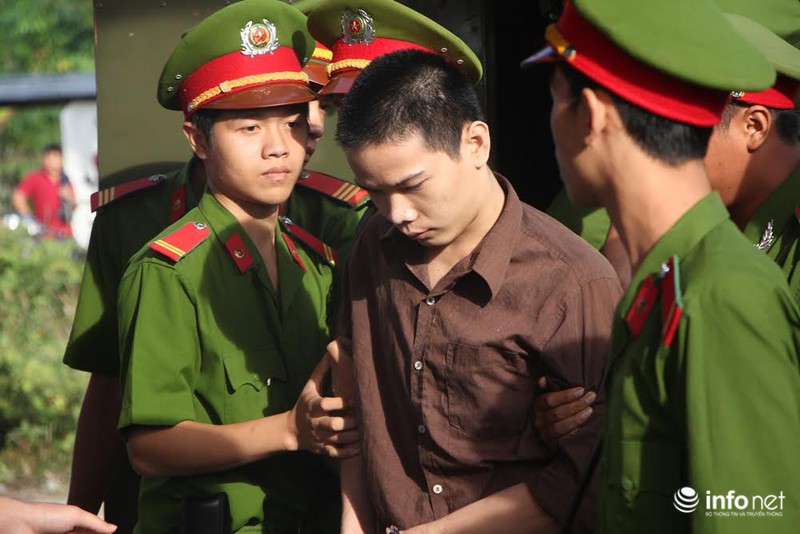 Vụ thảm án Bình Phước: Bị cáo Nguyễn Hải Dương lo sợ bước khỏi xe tù - ảnh 3