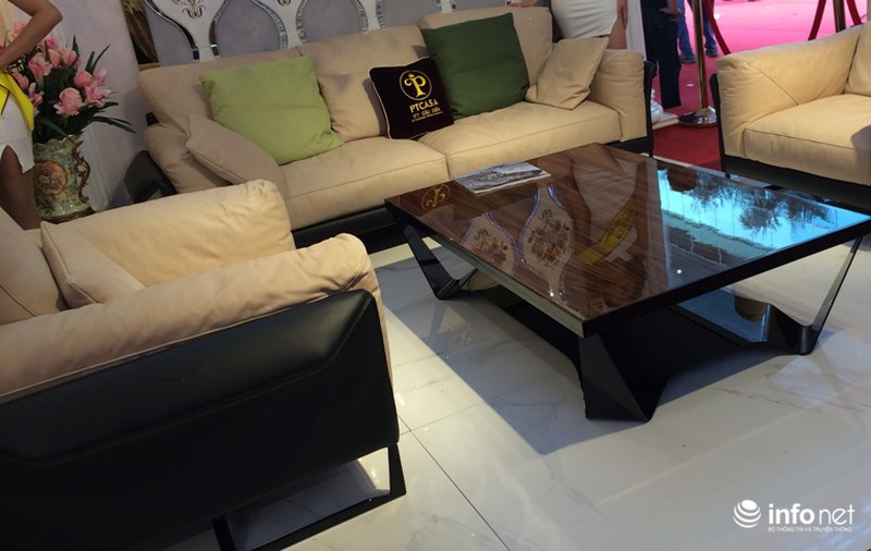 Tận mục bộ sofa bình dị có giá hơn 1 tỷ đồng - ảnh 2