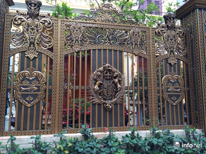 Chiêm ngưỡng cổng biệt thự, tường rào cầu kỳ của các đại gia Hà Nội - ảnh 12