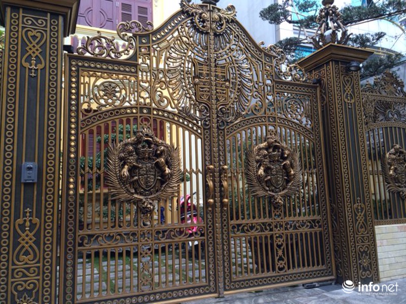 Chiêm ngưỡng cổng biệt thự, tường rào cầu kỳ của các đại gia Hà Nội - ảnh 1