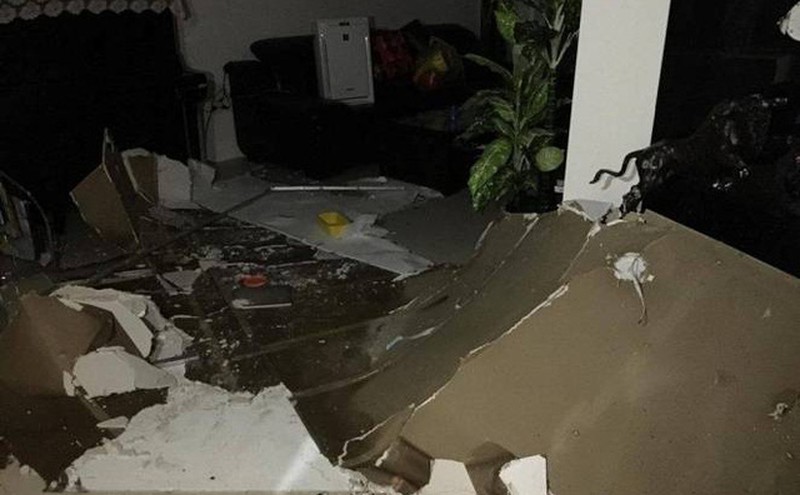 Usilk City: Trần thạch cao đổ sập xuống nhà, nước ngập lênh láng trong đêm - ảnh 1