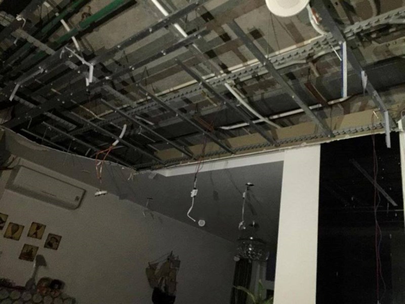 Usilk City: Trần thạch cao đổ sập xuống nhà, nước ngập lênh láng trong đêm - ảnh 3