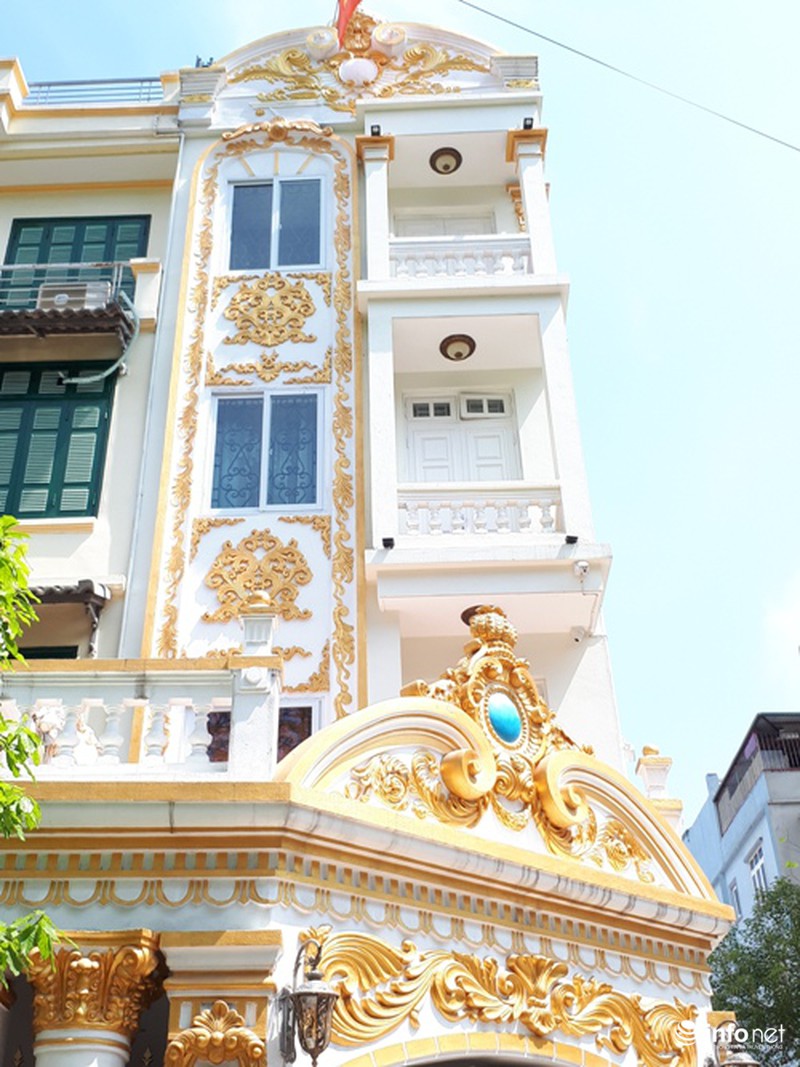 Căn biệt thự đẹp tại Hà Thành đang thu hút nhiều sự quan tâm từ giới đầu tư bất động sản, với vị trí đẹp, kiến trúc độc đáo và nội thất sang trọng. Hãy xem những hình ảnh của căn biệt thự này để có cái nhìn cụ thể và chi tiết về không gian sống tuyệt vời này.