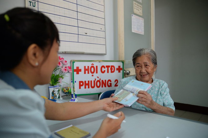Tham gia BHYT gia đình không bắt buộc xuất trình giấy ly hôn - ảnh 1