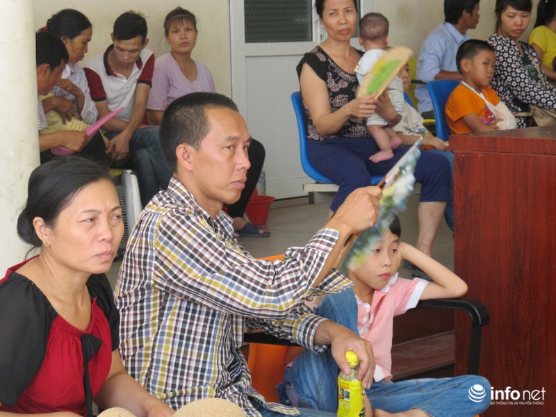 Bộ Y tế yêu cầu hạn chế nằm ghép, tăng cường quạt điện, nước uống tại BV - ảnh 1