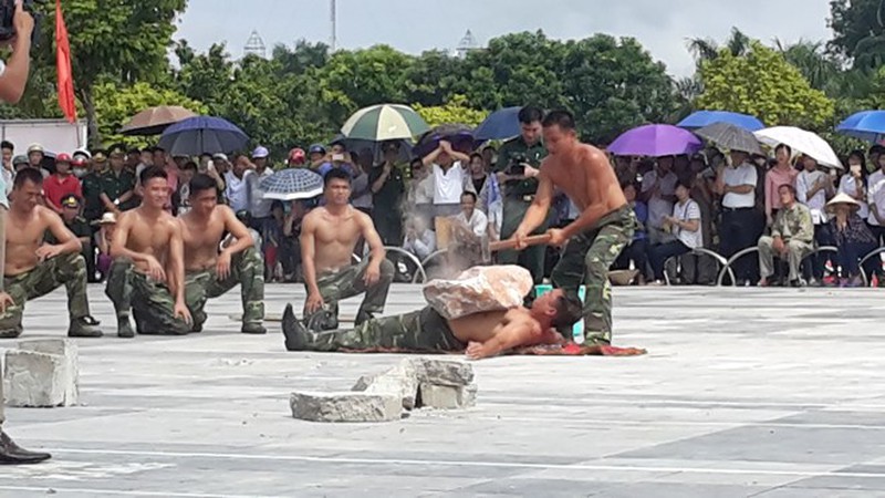 Mãn nhãn với màn biểu diễn võ thuật của các chiến sĩ biên phòng Quảng Ninh - ảnh 6