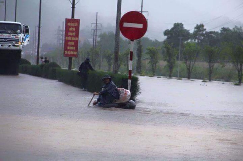 Quảng Ninh: Hạ Long, Cẩm Phả tê liệt do mưa lớn, 2 người thiệt mạng - ảnh 3
