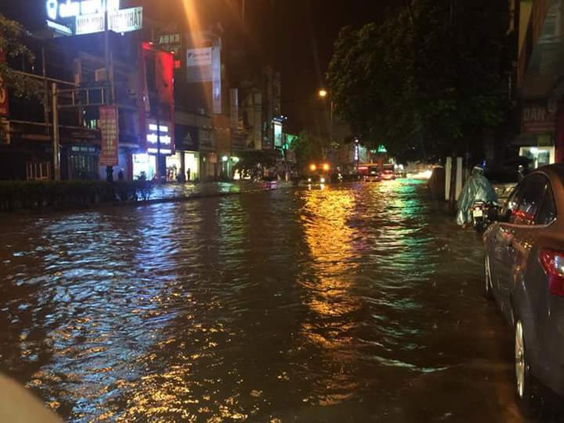 Quảng Ninh: Hạ Long, Cẩm Phả tê liệt do mưa lớn, 2 người thiệt mạng - ảnh 4