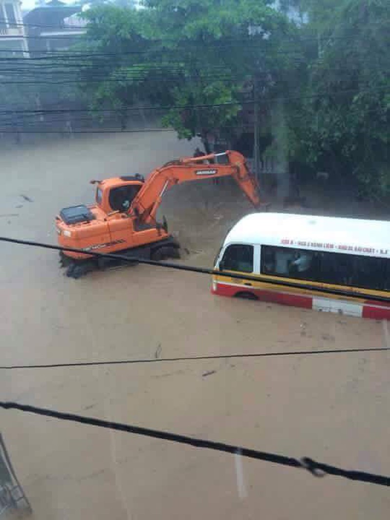 Quảng Ninh: Hạ Long, Cẩm Phả tê liệt do mưa lớn, 2 người thiệt mạng - ảnh 5