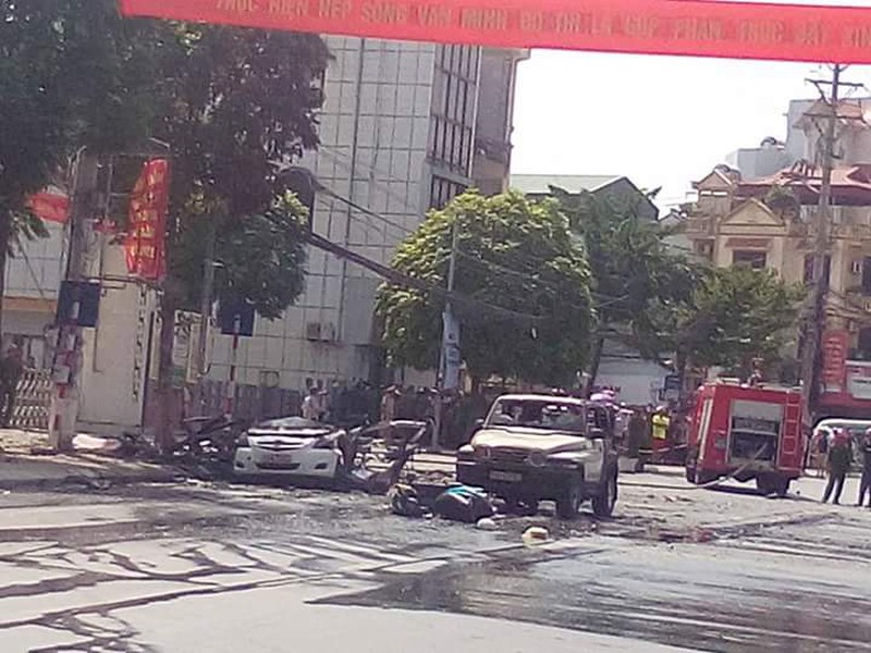 Xe ô tô đang đi bất ngờ phát nổ, hai người thiệt mạng - ảnh 1