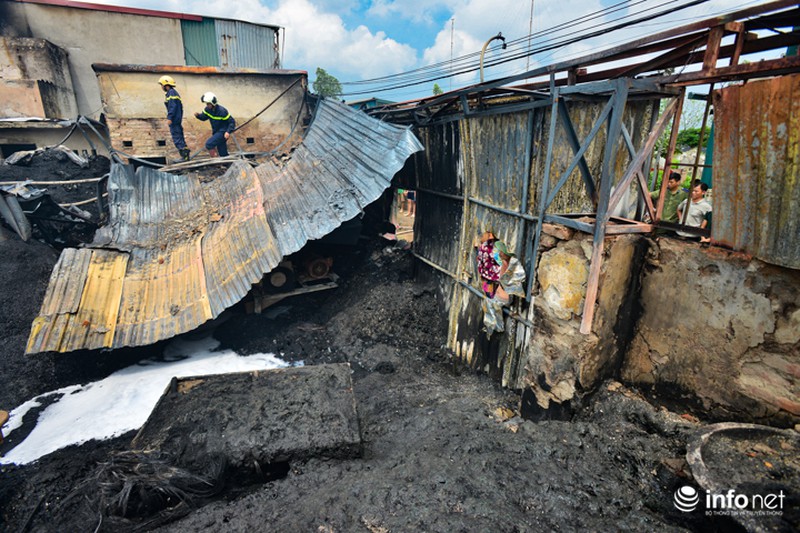 Hiện trường kho xưởng nhựa 1000m2 bị thiêu rụi - ảnh 8