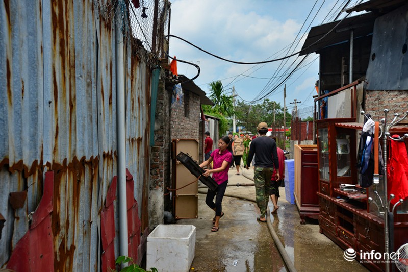 Hiện trường kho xưởng nhựa 1000m2 bị thiêu rụi - ảnh 11