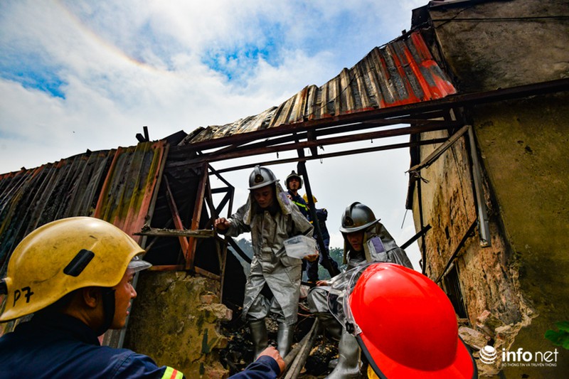 Hiện trường kho xưởng nhựa 1000m2 bị thiêu rụi - ảnh 12