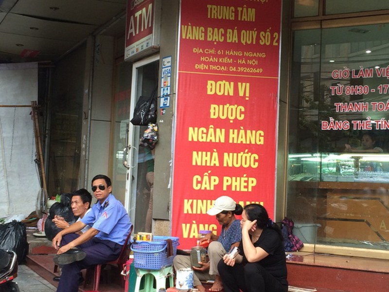 Kinh doanh, kiếm sống nhờ… ATM - ảnh 1