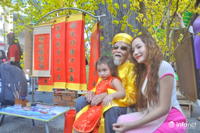 Hàng ngàn người Sài Gòn náo nức dạo phố ông đồ - ảnh 4