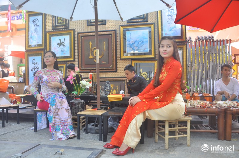 Hàng ngàn người Sài Gòn náo nức dạo phố ông đồ - ảnh 10