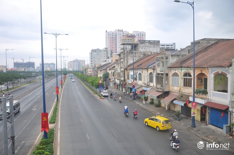 Ảnh: Đường phố Sài Gòn sáng mùng 1 Tết đẹp tựa mùa thu Hà Nội - ảnh 2