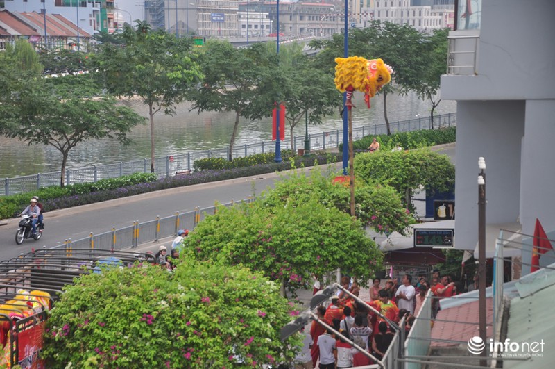 Ảnh: Đường phố Sài Gòn sáng mùng 1 Tết đẹp tựa mùa thu Hà Nội - ảnh 21