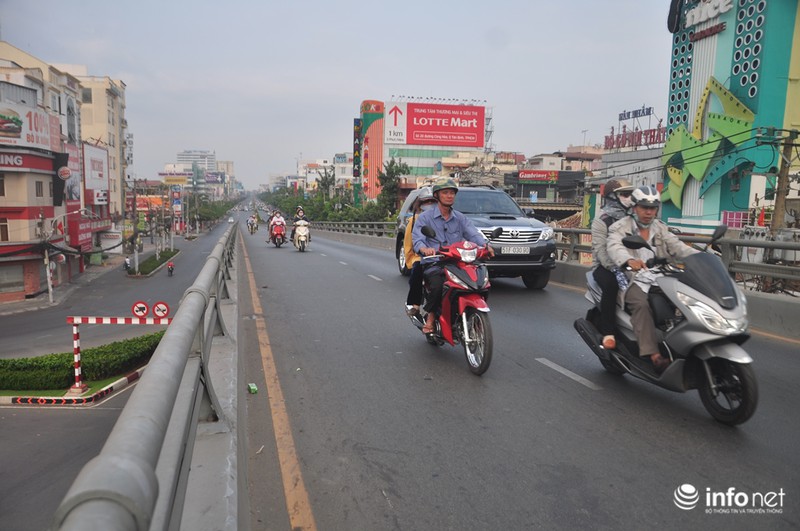 Ảnh: Đường phố Sài Gòn sáng mùng 1 Tết đẹp tựa mùa thu Hà Nội - ảnh 8