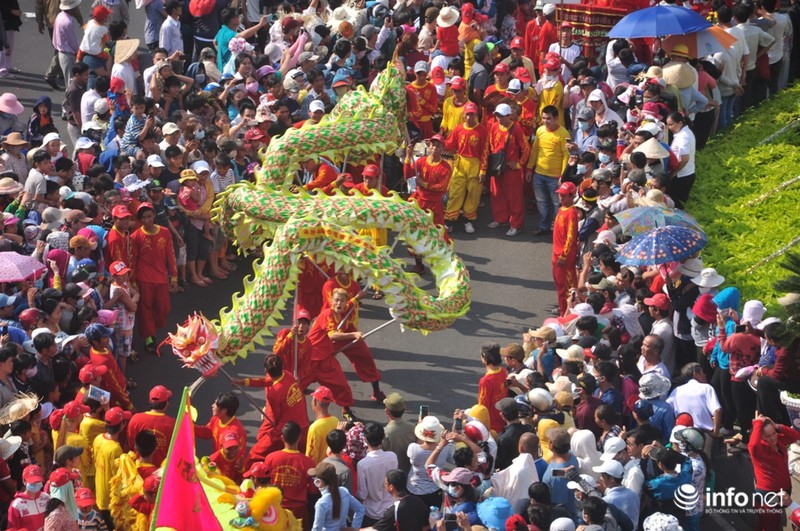 “Biển người” trong lễ rước kiệu Thiên Hậu Thánh Mẫu - ảnh 8